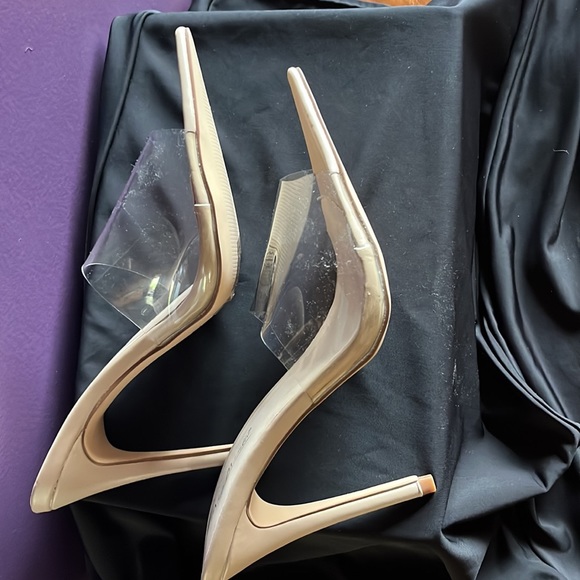 Ann Michelle shoes. Tan with clear band.  Size 9 however fits like a size 7 - Picture 3 of 3